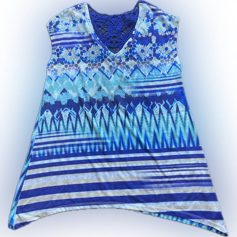 B.L.E.U. Blue and White Geometric Top